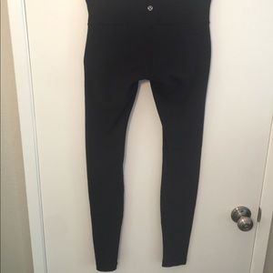 Lululemon Wonder Under women’s tights, size 6